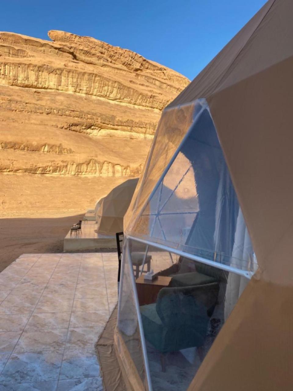 Rum Four Mountain Luxury Camp 와디럼 외부 사진