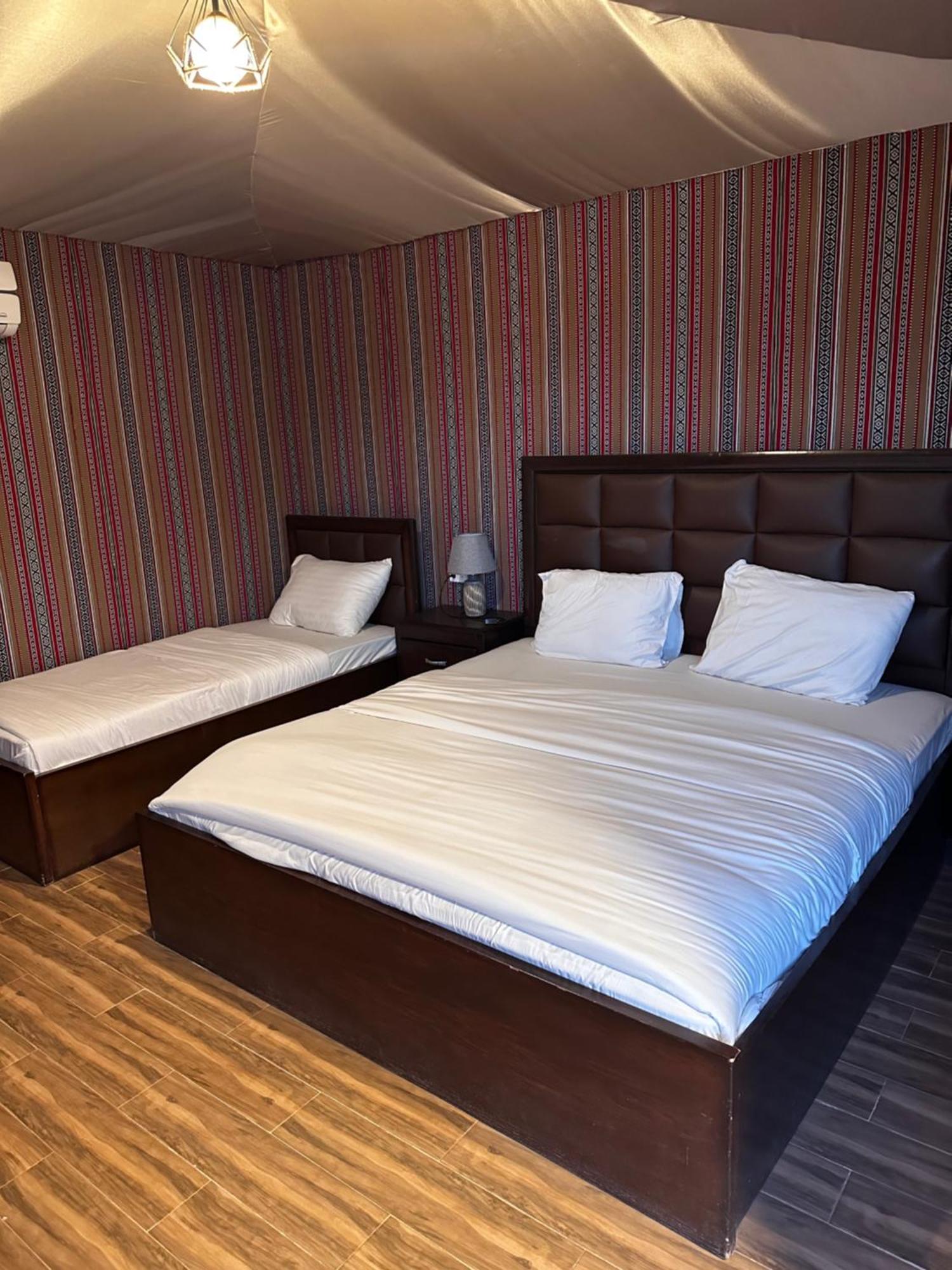 Rum Four Mountain Luxury Camp 와디럼 외부 사진