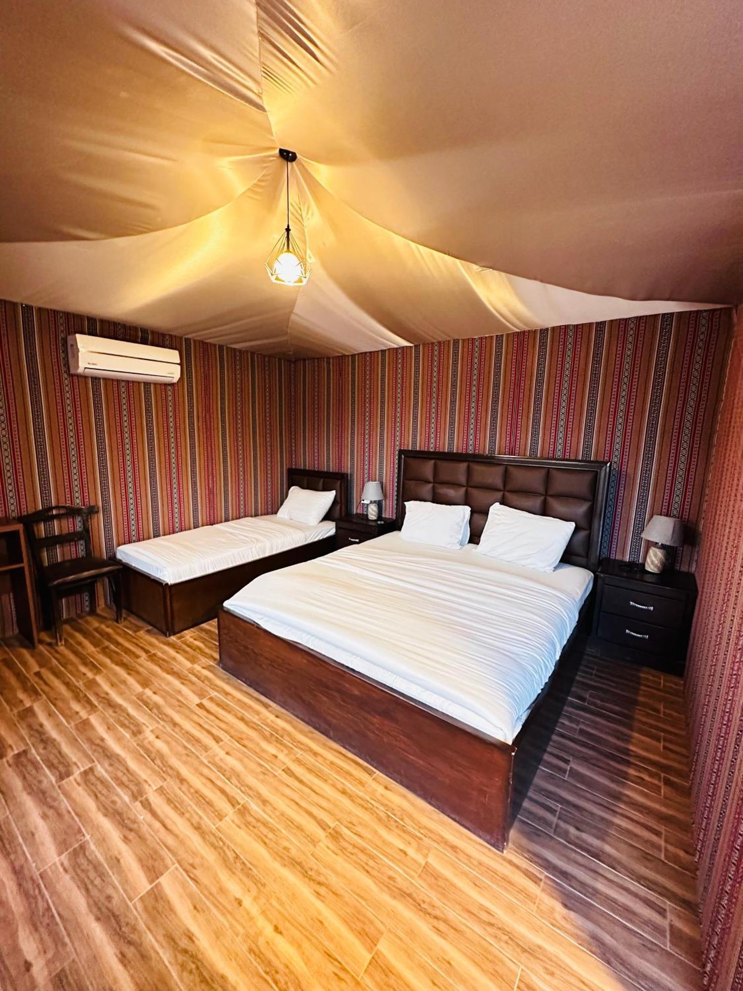Rum Four Mountain Luxury Camp 와디럼 외부 사진