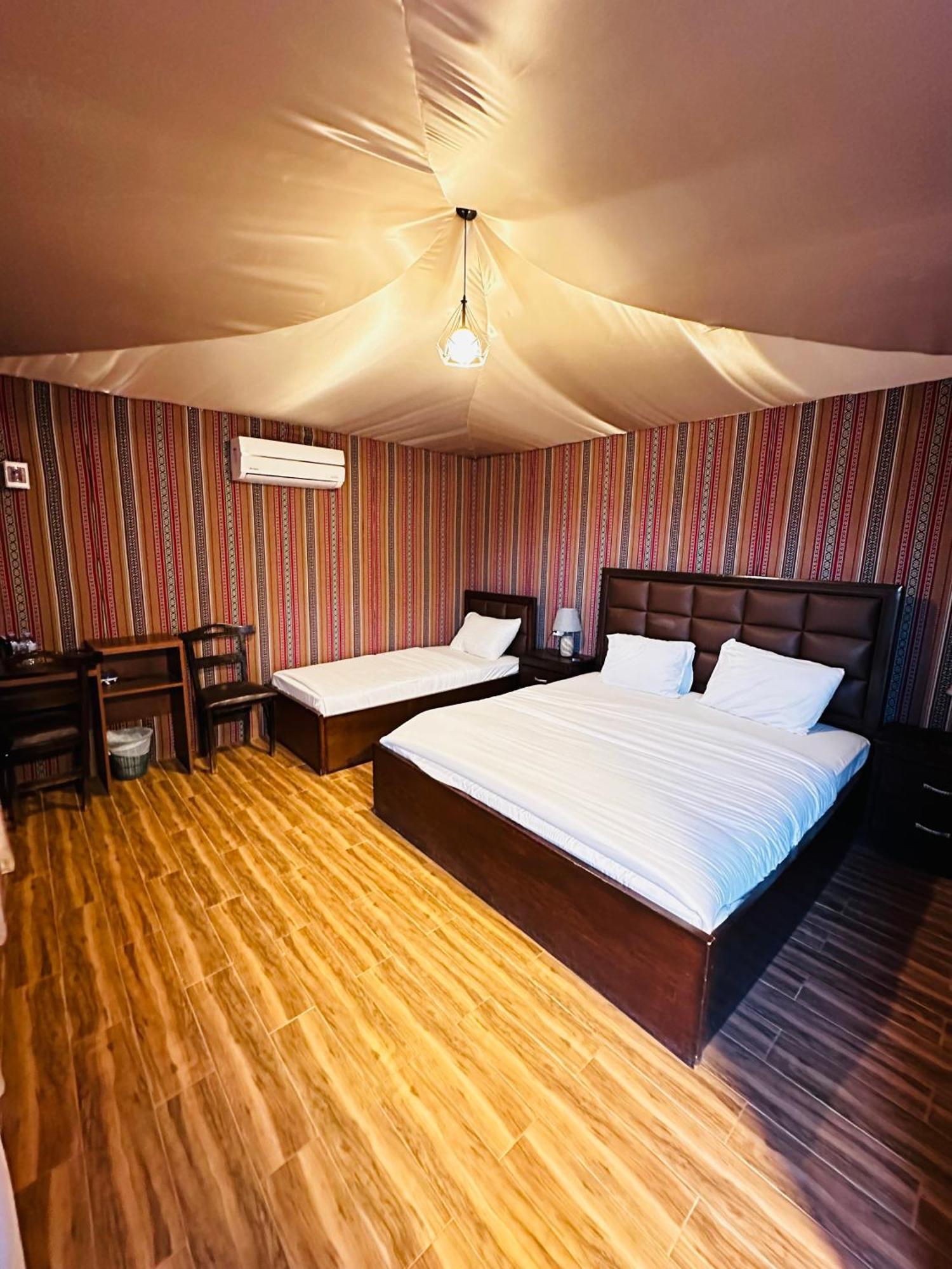 Rum Four Mountain Luxury Camp 와디럼 외부 사진