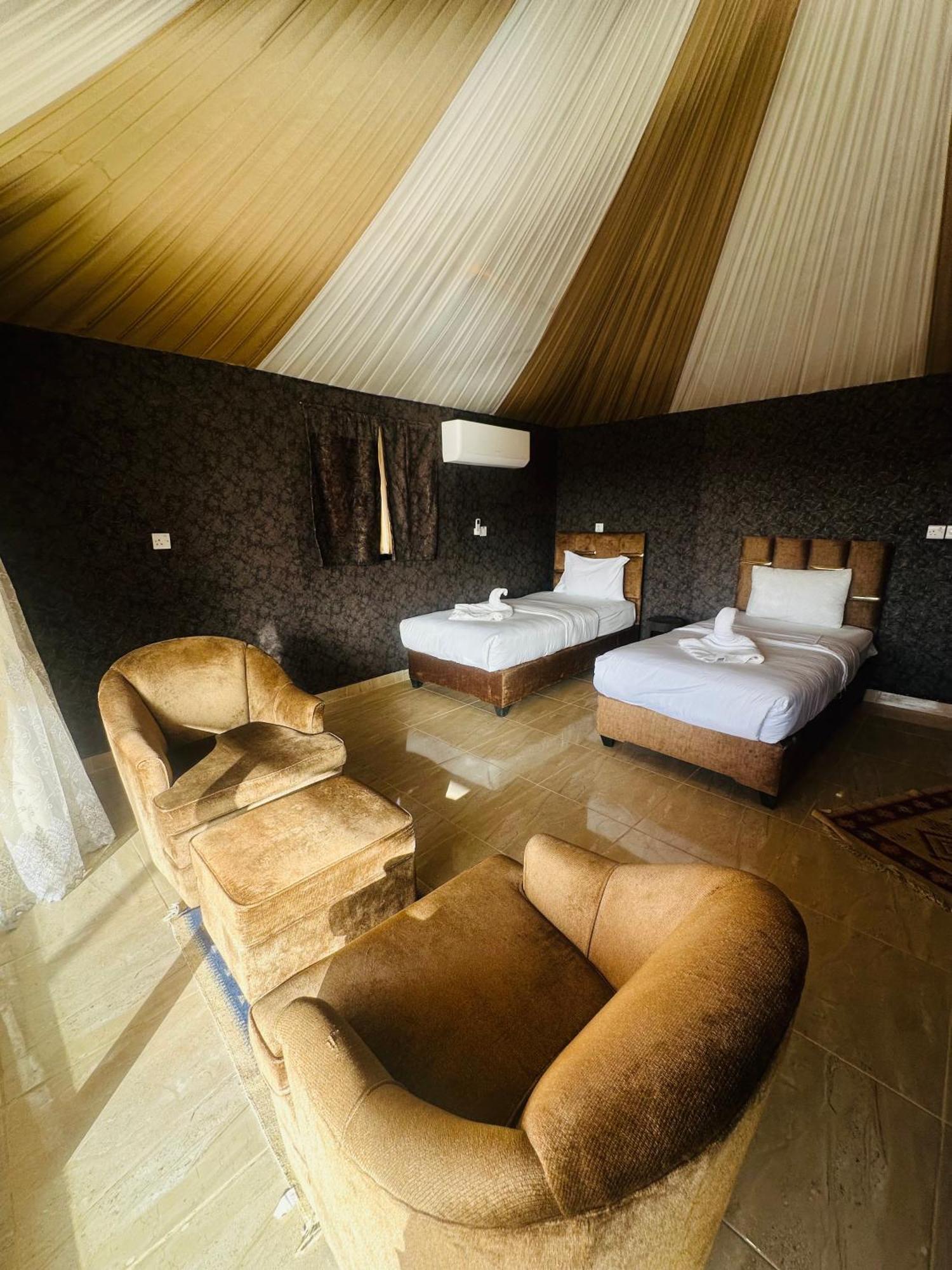 Rum Four Mountain Luxury Camp 와디럼 외부 사진
