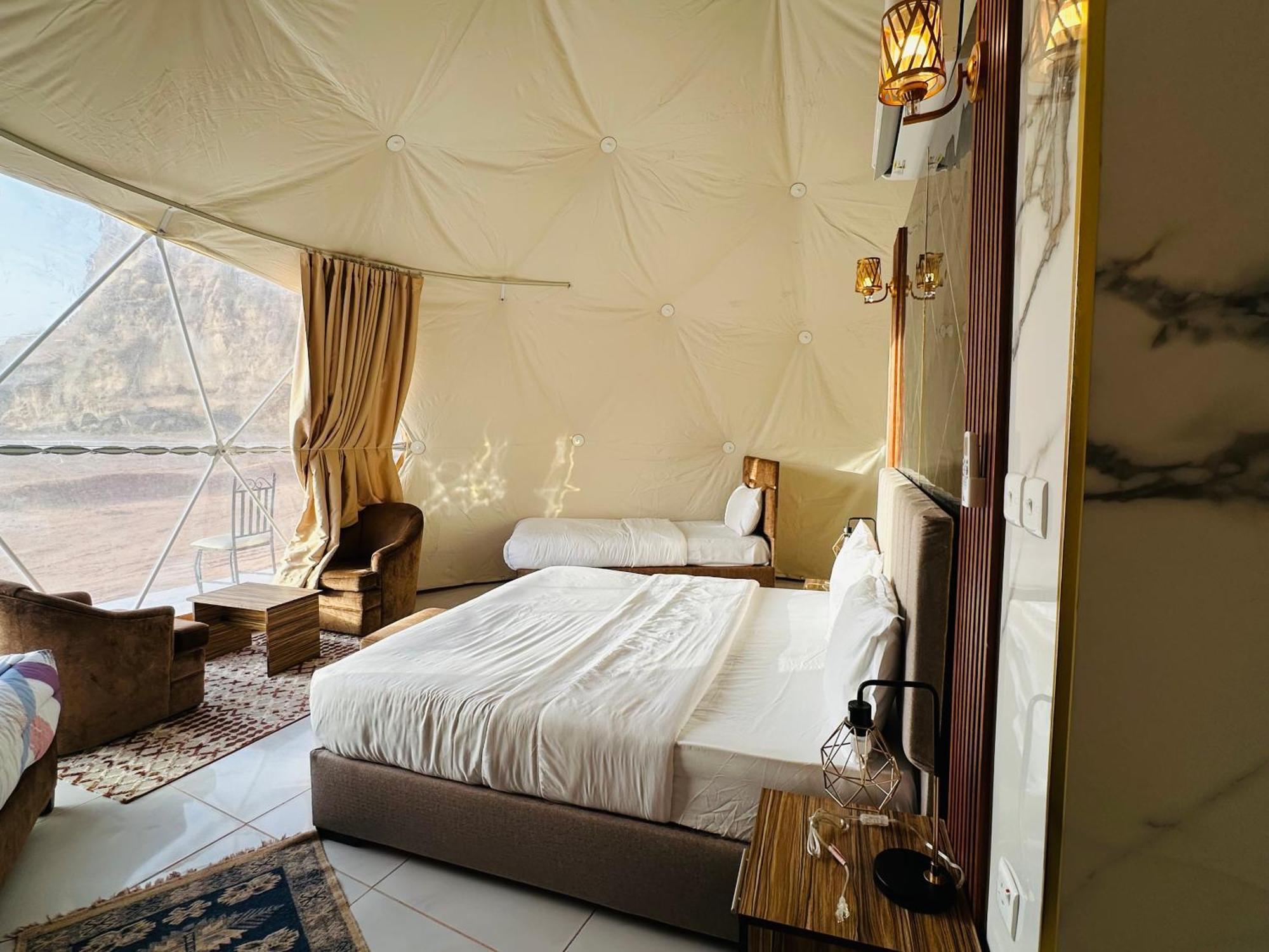 Rum Four Mountain Luxury Camp 와디럼 외부 사진