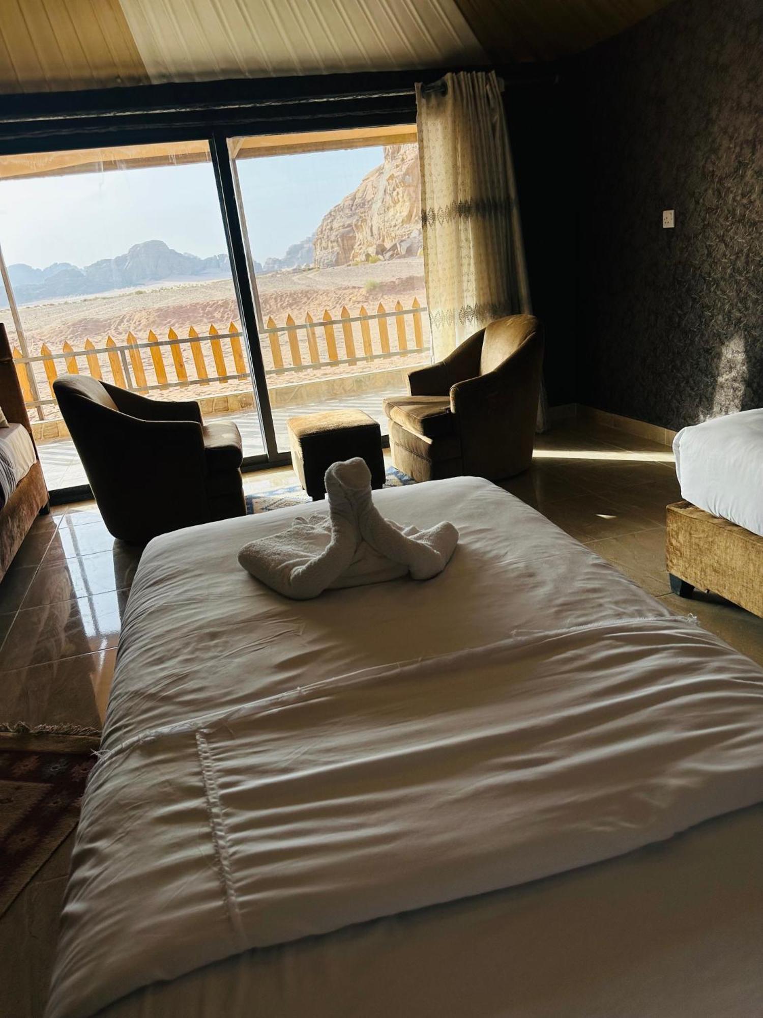 Rum Four Mountain Luxury Camp 와디럼 외부 사진