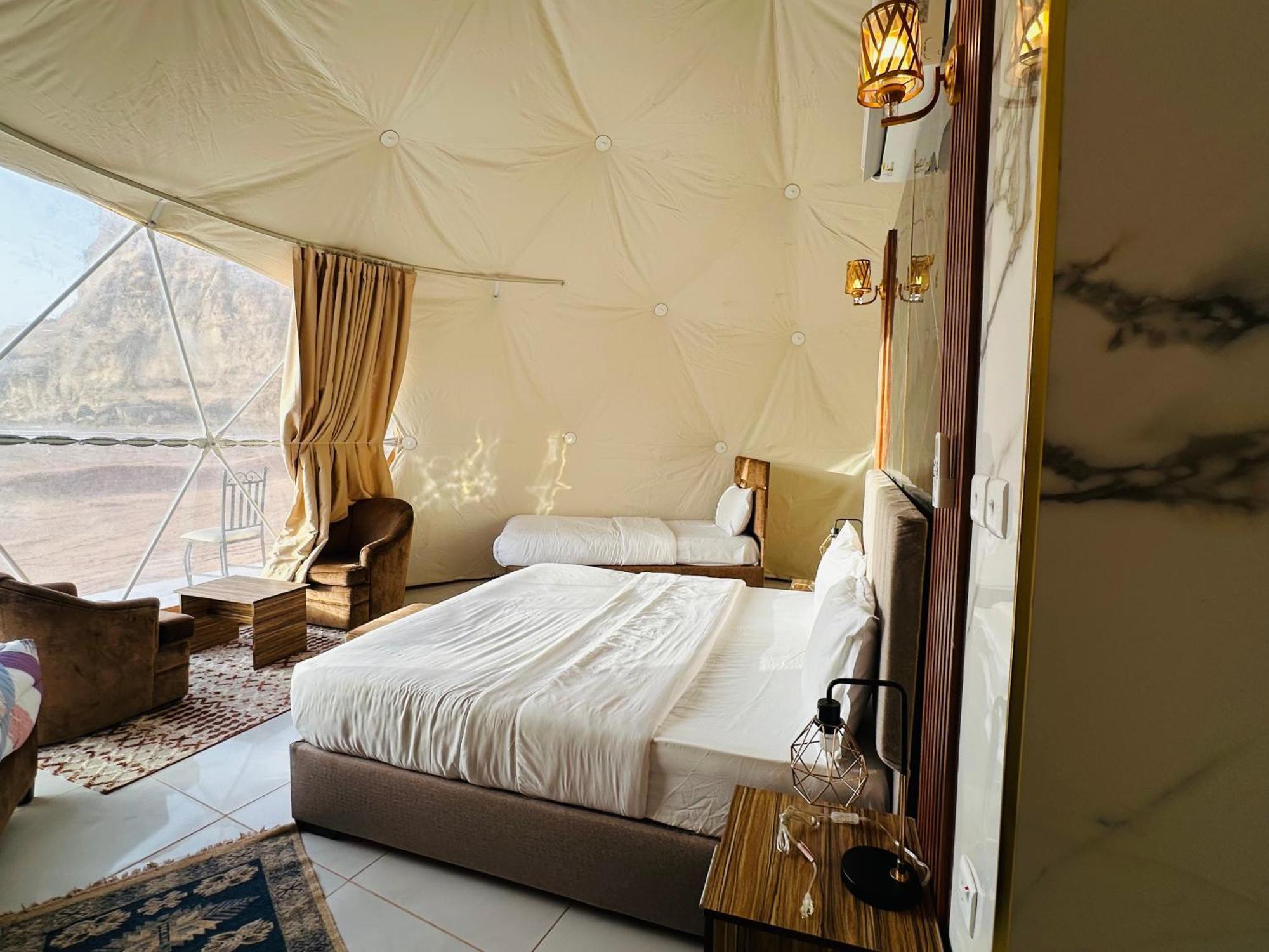Rum Four Mountain Luxury Camp 와디럼 외부 사진