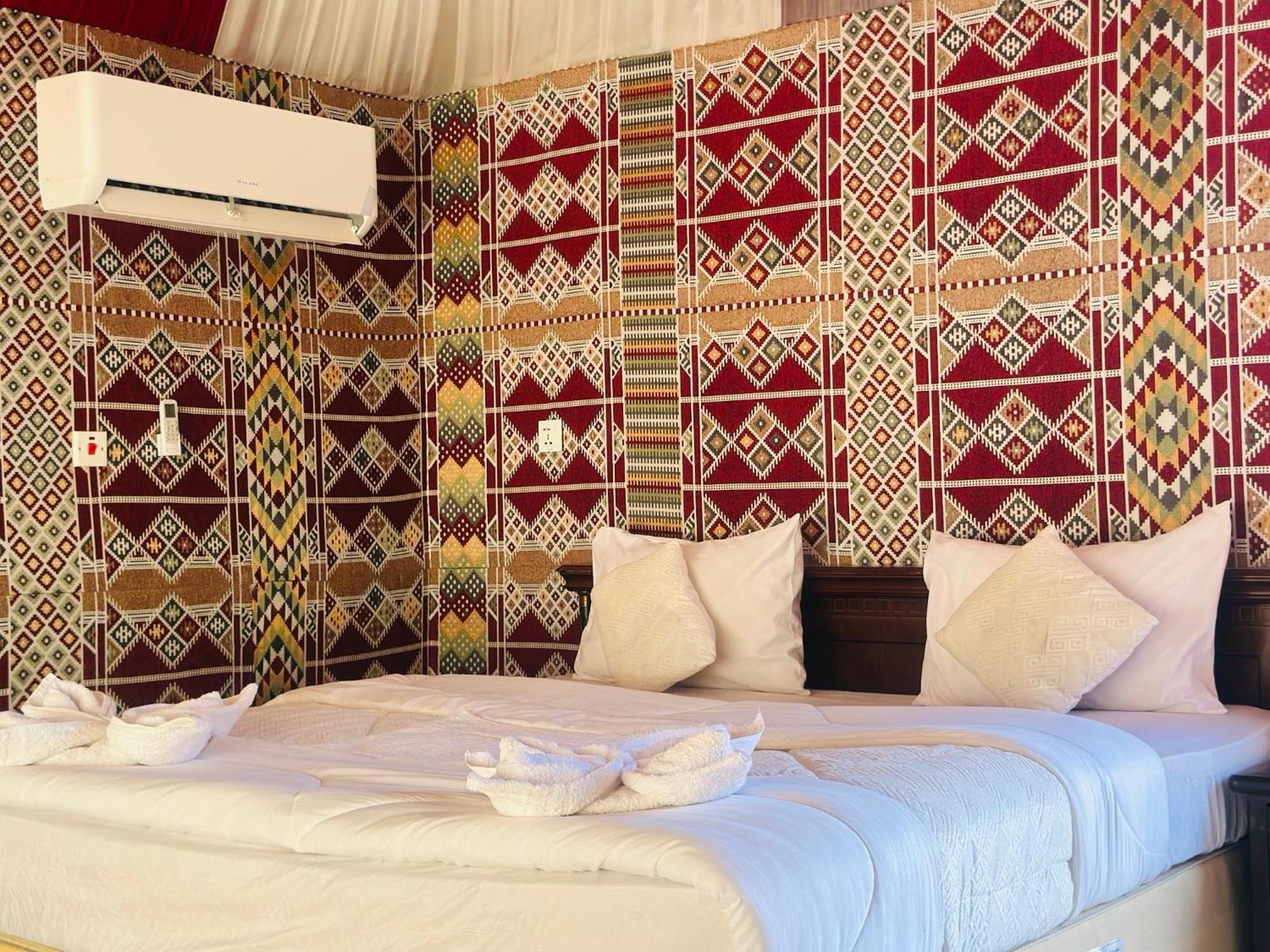 Rum Four Mountain Luxury Camp 와디럼 외부 사진