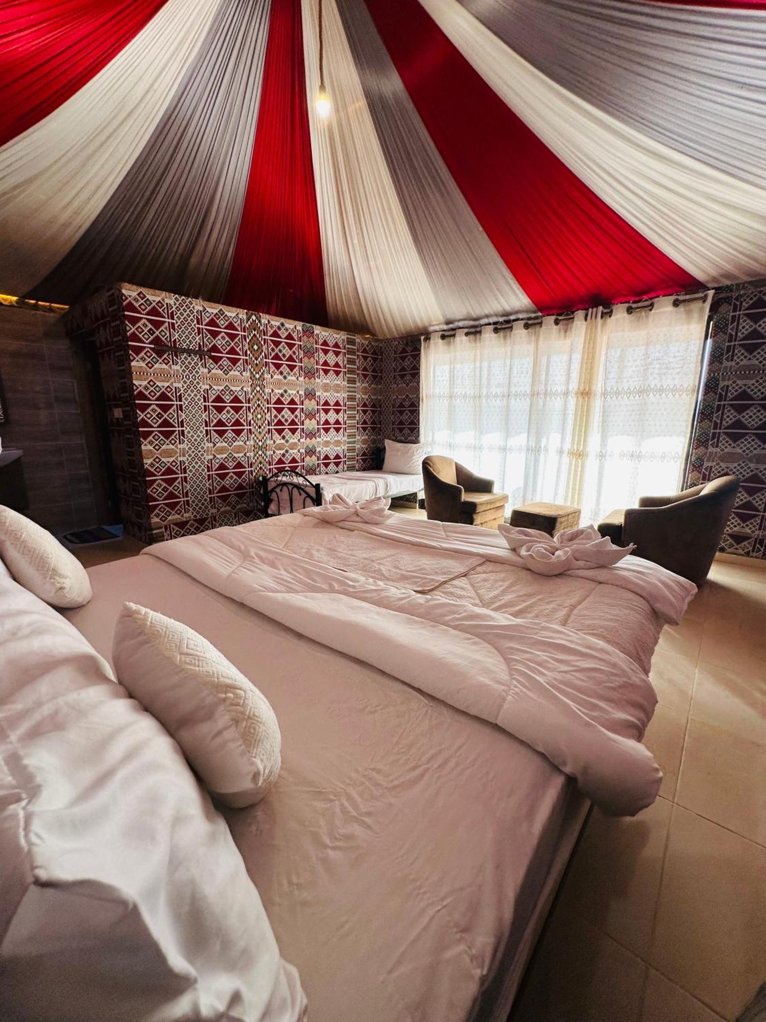 Rum Four Mountain Luxury Camp 와디럼 외부 사진